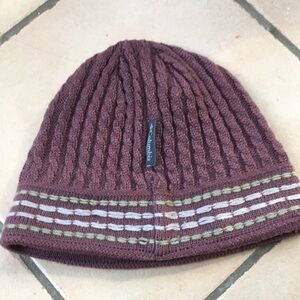 Like-new Columbia knit hat